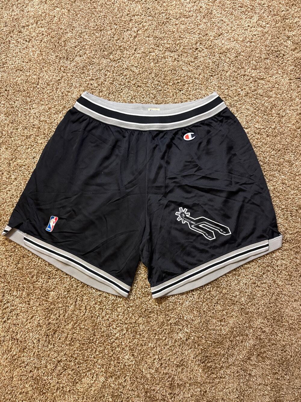 Vintage Y2K Champion San Antonio Spurs NBA Mesh Basketball Short Size XL (40-42)